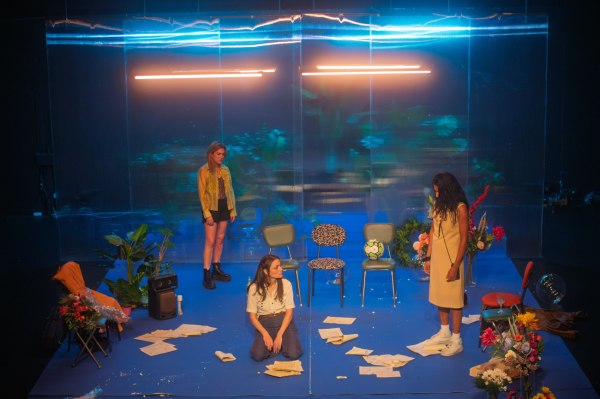 IRЯINA: Ένα έργο εμπνευσμένο από τις «Τρεις αδελφές» του Τσέχωφ, στο Υπόγειο του Θεάτρου Τέχνης