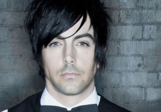 Ίαν Γουάτκινς: Νεκρός από επίθεση με μαχαίρι ο παιδόφιλος ροκ σταρ των Lostprophets