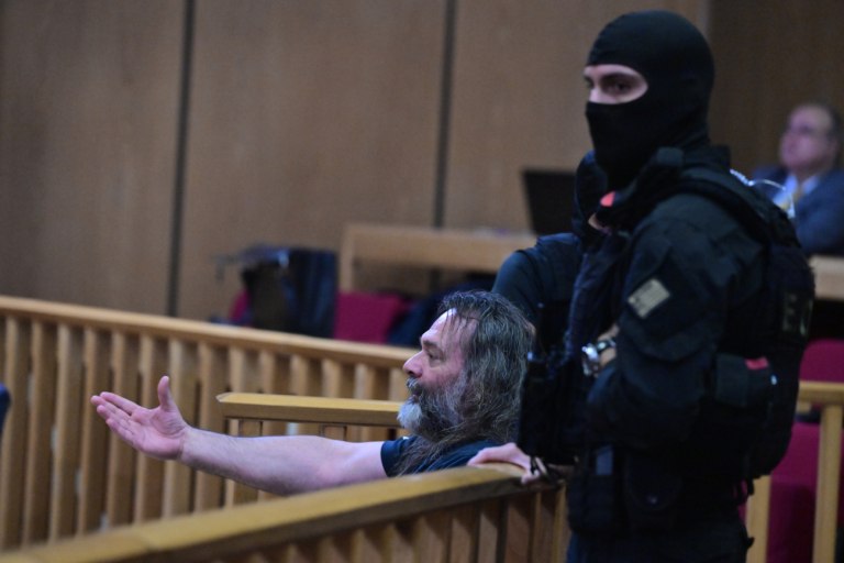 Ενταση στη δίκη της Χρυσής Αυγής στο Εφετείο – Αποβλήθηκε ο Γιάννης Λαγός, είπε «σκουπίδια τους δικαστές