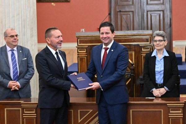 ΕΚΠΑ: Τιμητικός τόμος στον Γιάννη Στουρνάρα