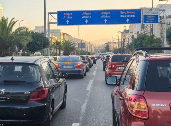 Αυξημένη η κίνηση στους δρόμους λόγω της απεργίας – Ουρές χιλιομέτρων σε Κηφισό και βασικές λεωφόρους