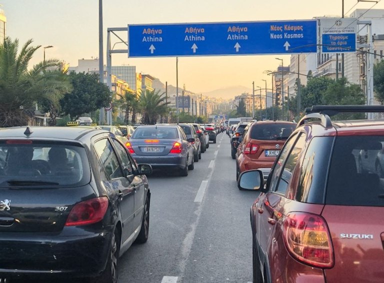 Αυξημένη η κίνηση στους δρόμους λόγω της απεργίας – Ουρές χιλιομέτρων σε Κηφισό και βασικές λεωφόρους