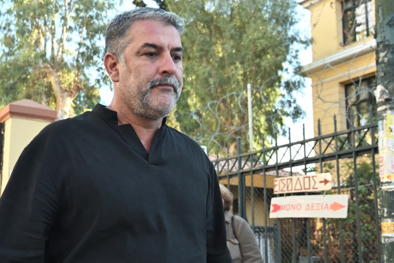 Βασίλης Μπισμπίκης: «Τα αυτοκίνητα είναι διαλυμένα» – Τι λέει θύμα του τροχαίου