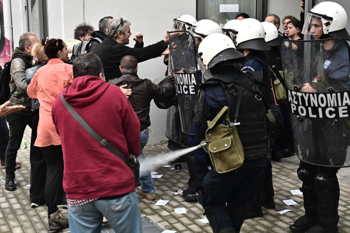 Νέα Αριστερά: Ο αυταρχισμός της κυβέρνησης ρίχνει χημικά σε παιδιά δημοτικού