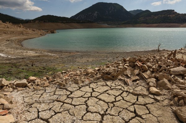 Νερό για ένα χρόνο απομένει στους ταμιευτήρες της Αττικής – Τα έκτακτα μέτρα της ΕΥΔΑΠ