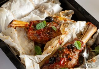 Συνταγή: Αρνάκι κλέφτικο στη λαδόκολλα