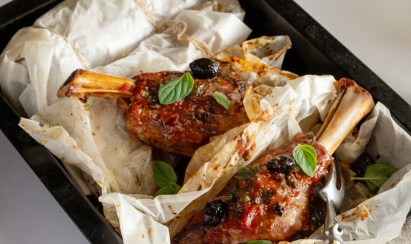 Συνταγή: Αρνάκι κλέφτικο στη λαδόκολλα