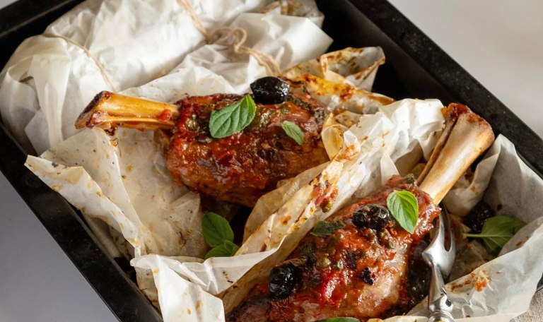 Συνταγή: Αρνάκι κλέφτικο στη λαδόκολλα