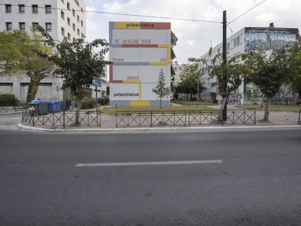 To in στην πρώτη ενεργειακά αυτόνομη παλιά πολυκατοικία της Ελλάδας – «Δεν καταλαβαίναμε ότι ζούσαμε σε κακές συνθήκες»