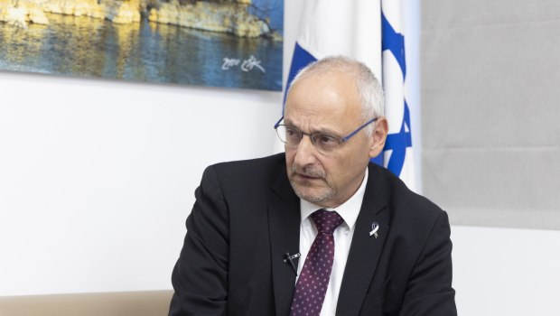 Ο Πρέσβης του Ισραήλ, Νόαμ Κατς