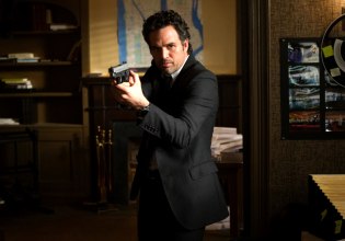 Ο Μαρκ Ράφαλο έσωσε τον Γούντι Χάρελσον από έναν καβγά σε μπαρ μετά τα γυρίσματα της ταινίας «Now You See Me»