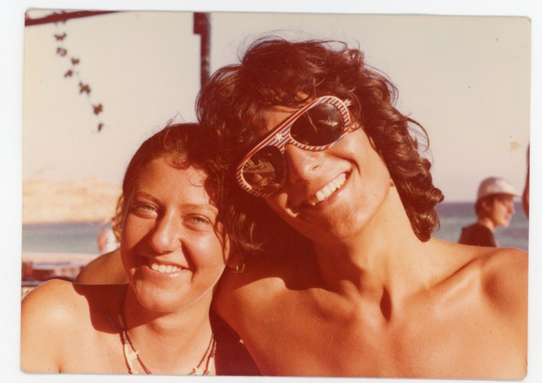 Super Paradise – H Μύκονος των ηδονών πριν το νησί γίνει brand