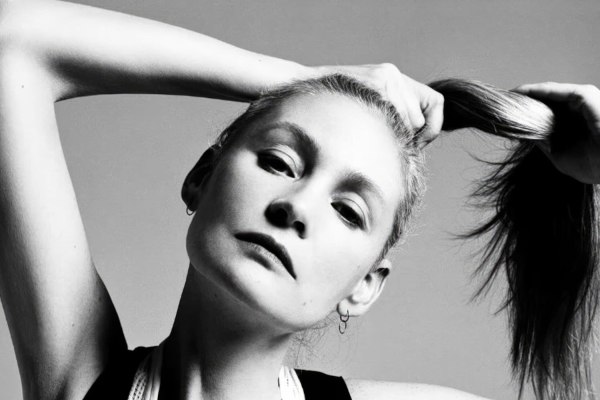 Melanie Ward – Ένα αντίο στη στιλίστρια που συνέβαλε στη μεταμόρφωση της μόδας των 90s