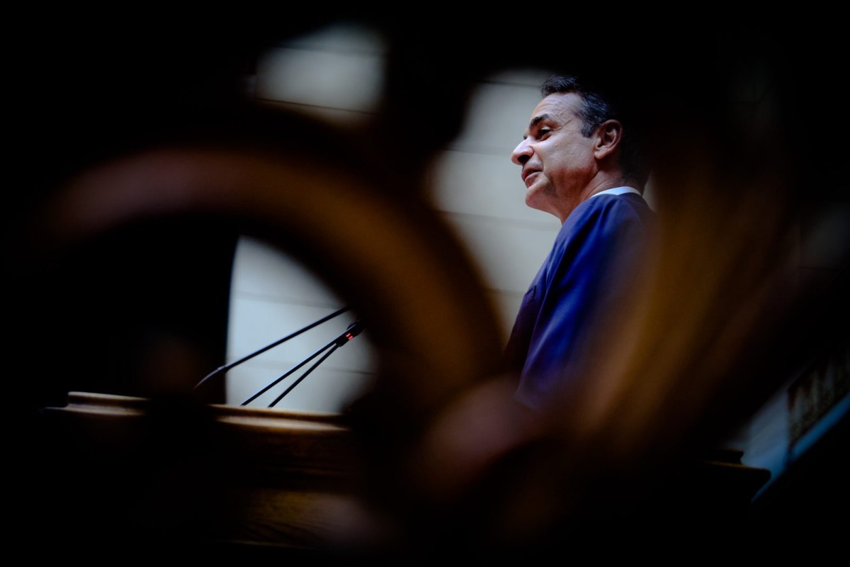 Το «Καραμανλής ή τανκς» έπιασε. Το «Μητσοτάκης ή χάος» δεν πρόκειται να πετύχει