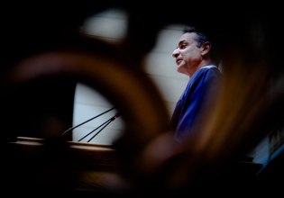 Το «Καραμανλής ή τανκς» έπιασε. Το «Μητσοτάκης ή χάος» δεν πρόκειται να πετύχει