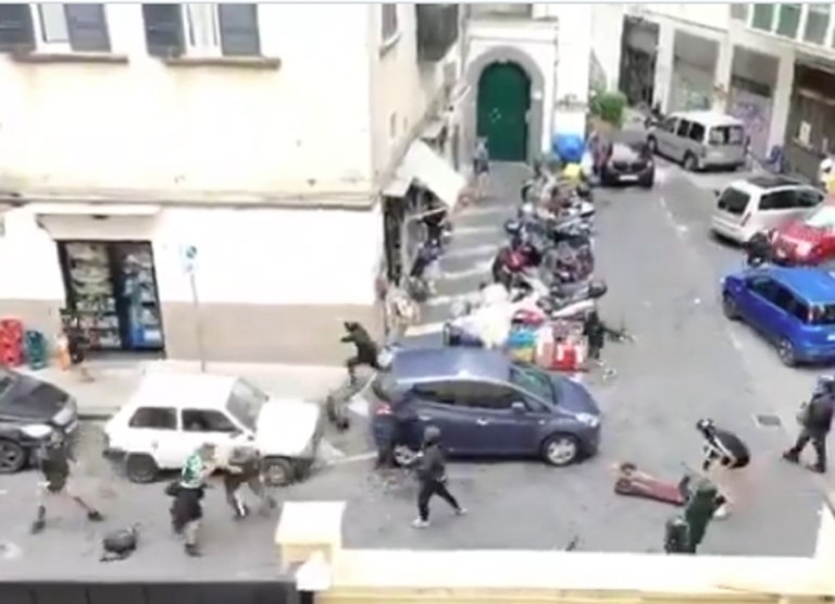 Επεισόδια και ένταση πριν το παιχνίδι Νάπολι – Σπόρτινγκ (vids)