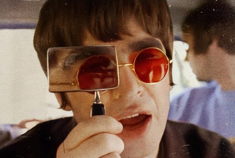 Οι χειρόγραφοι στίχοι του Don’t Look Back in Anger των Oasis πουλήθηκαν πέντε φορές πάνω από την αρχική τιμή τους