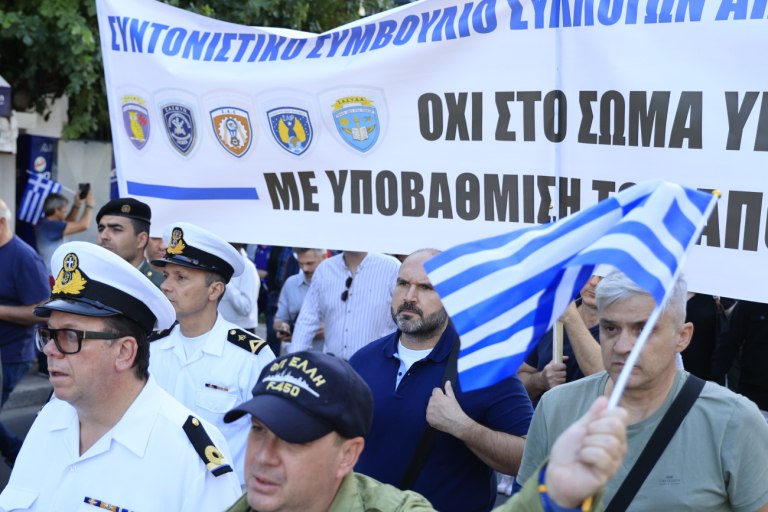 Πορεία διαμαρτυρίας στρατιωτικών στο κέντρο της Αθήνας – Τα αιτήματά τους