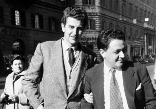 Hellenic Music Ensemble: Οι μουσικές του Μάνου Χατζιδάκι και του Μίκη Θεοδωράκη θα «ταξιδέψουν» σε 21 πόλεις και 9 χώρες