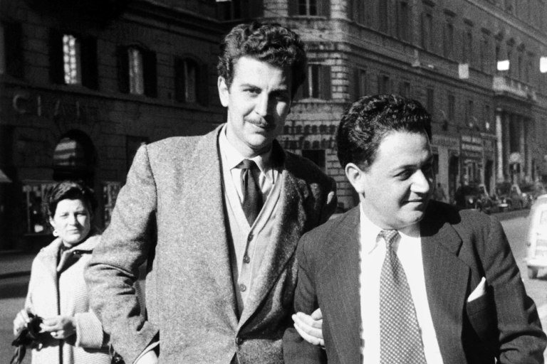 Hellenic Music Ensemble: Οι μουσικές του Μάνου Χατζιδάκι και του Μίκη Θεοδωράκη θα «ταξιδέψουν» σε 21 πόλεις και 9 χώρες