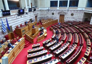 Βουλή: Κατατέθηκε το εργασιακό νομοσχέδιο – Ποιες τροποποιήσεις περιέχει