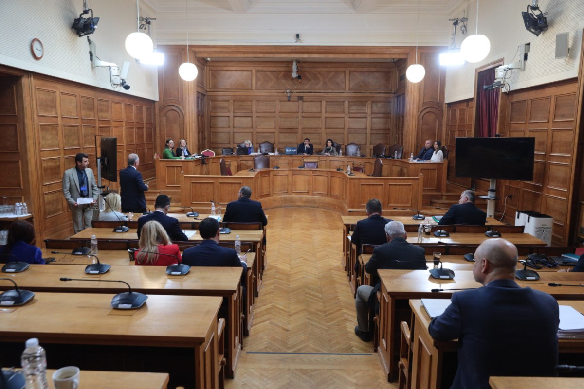 Πηγές ΣΥΡΙΖΑ για κατάθεση Κουρμέντζα: «Με σιωπές, υπεκφυγές και αντιφάσεις, απέφυγε να απαντήσει επί της ουσίας»