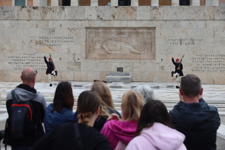 Ο «Άγνωστος Στρατιώτης» μπορεί να νικήσει την κυβέρνηση