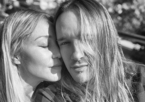 Η Πηνελόπη Αναστασοπούλου μιλά για τον σύζυγό της: «Όταν λείπουν τα παιδιά είναι σαν να γνωριστήκαμε χθες»