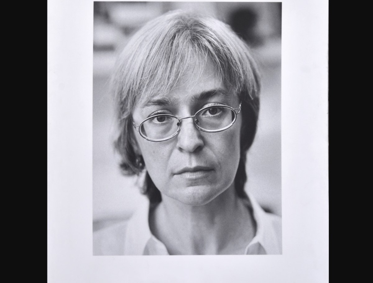 Άννα Πολιτκόφσκαγια: Η δολοφονία της ρωσίδας δημοσιογράφου που ενοχλούσε την ηγεσία Πούτιν