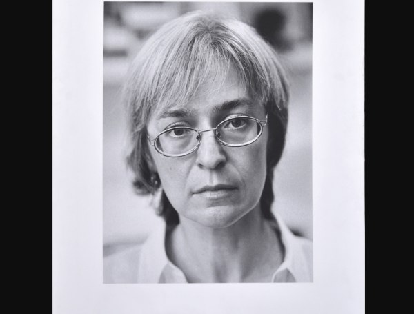 Άννα Πολιτκόφσκαγια: Η δολοφονία της ρωσίδας δημοσιογράφου που ενοχλούσε την ηγεσία Πούτιν