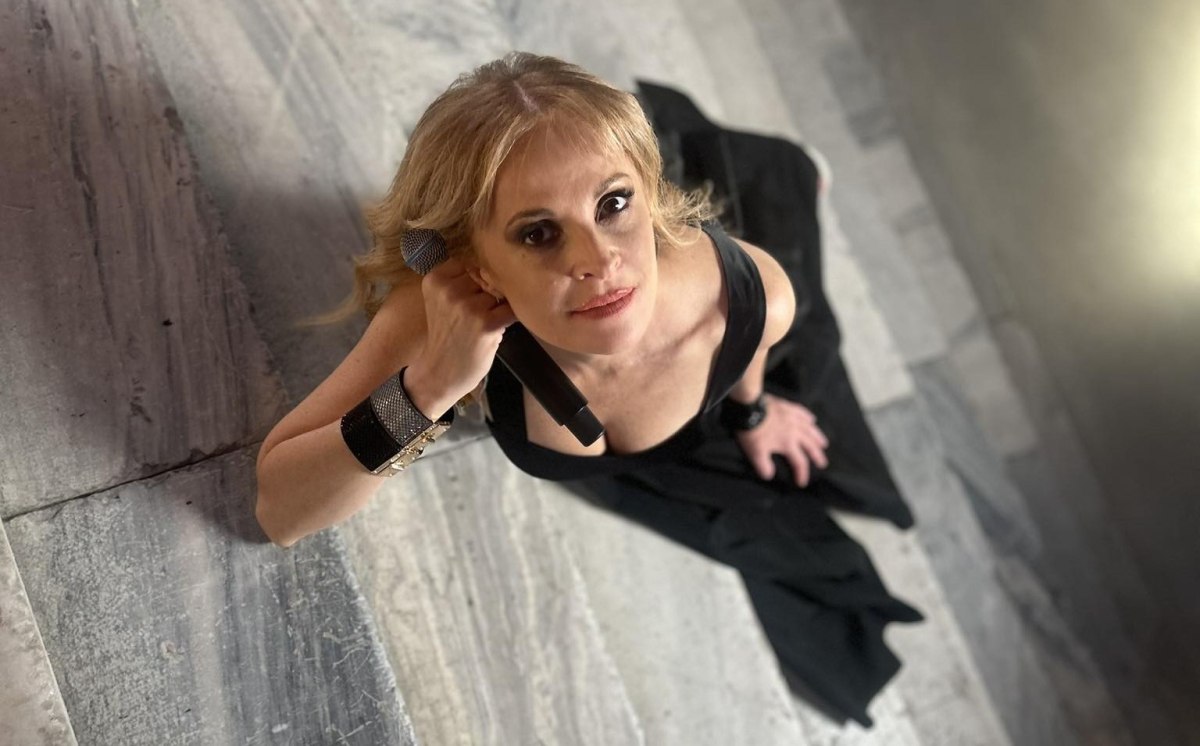 «Ρεμπέτισσες, φωνές που δεν λύγισαν»: Η Ηρώ Σαΐα, σε μια παράσταση για το ρεμπέτικο στο Θέατρο Άλσος