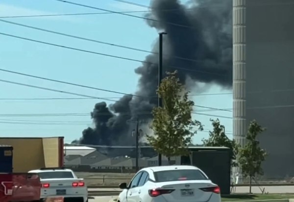 Συντριβή αεροσκάφους στο Τέξας – Έπεσε πάνω σε οχήματα