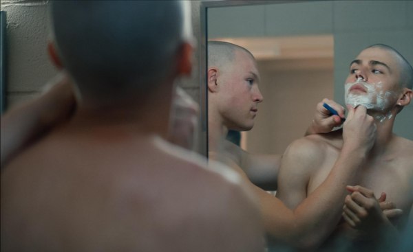 «Boots»: Η νέα σειρά του Netflix αποκαλύπτει τη σιωπηλή μάχη των ομοφυλόφιλων στρατιωτών στις ΗΠΑ