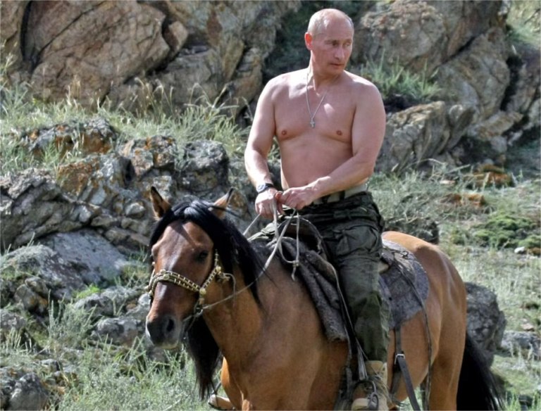 Η ανατομία των ισχυρών ανδρών: Γιατί οι πολιτικοί ηγέτες επιδεικνύουν τους μυς τους;