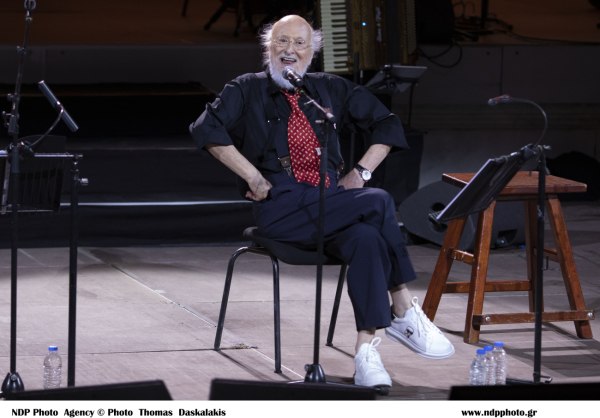 Διονύσης Σαββόπουλος: Ο καλλιτεχνικός κόσμος αποχαιρετά τον σπουδαίο τραγουδοποιό