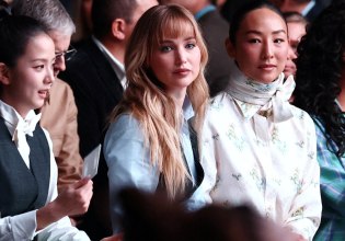 «Xειροπέδες σε κάθε πλαστικό»: Το πρόσωπο της Τζένιφερ Λόρενς διχάζει – «Αγόρασε νέα μούρη;»