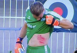 Κι όμως, ο διαιτητής δεν απέβαλε τον Πιερό μετά από αυτή τη φάση (vid)