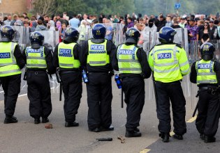 Η βρετανική αστυνομία θα αποκτήσει περισσότερες εξουσίες για τον περιορισμό των διαδηλώσεων – «Αυταρχική κλιμάκωση»