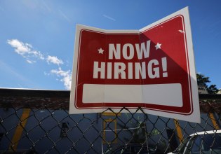 Mην το παίρνετε προσωπικά, απλά σας έκαναν… εργασιακό ghosting – Η τάση που φθείρει την επαγγελματική αυτοπεποίθηση