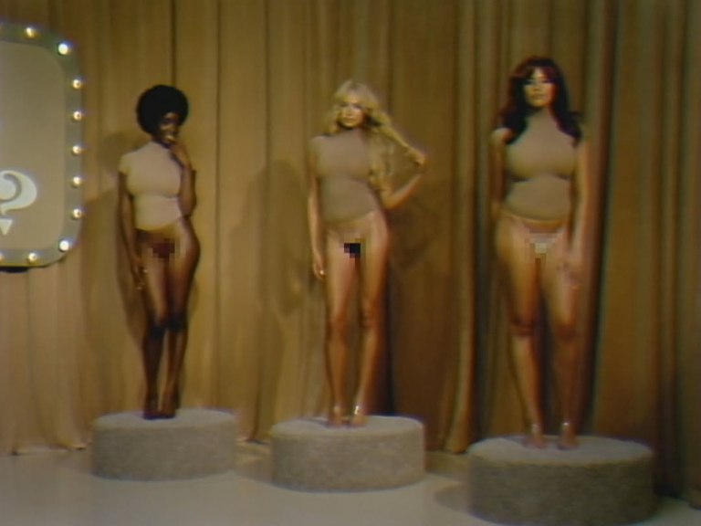 «Παίρνω το 112»: Το διαδίκτυο «γλεντάει» την Κιμ Καρντάσιαν άλλη μια φορά – Η καμπάνια με τριχωτά εσώρουσα της Skims διχάζει