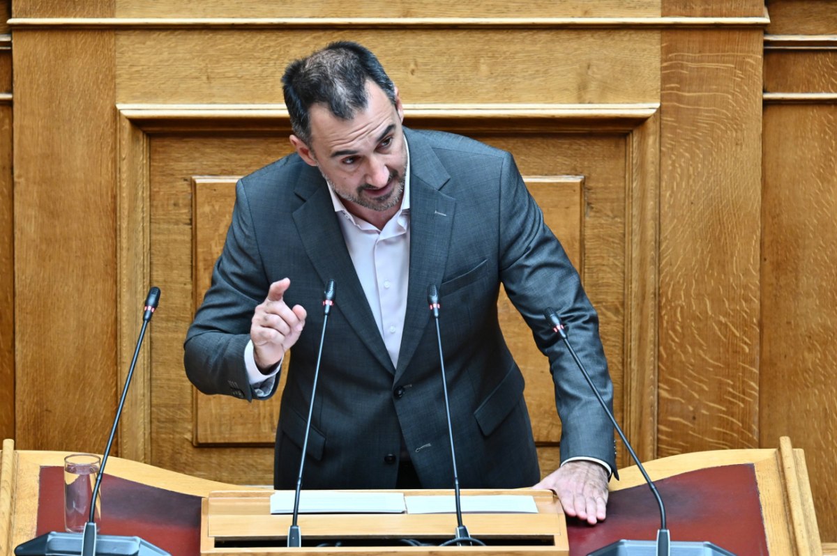 Χαρίτσης για εργασιακό: «Δώρο από τους προνομιούχους υπουργούς στους εργοδότες της κερδοσκοπίας» 