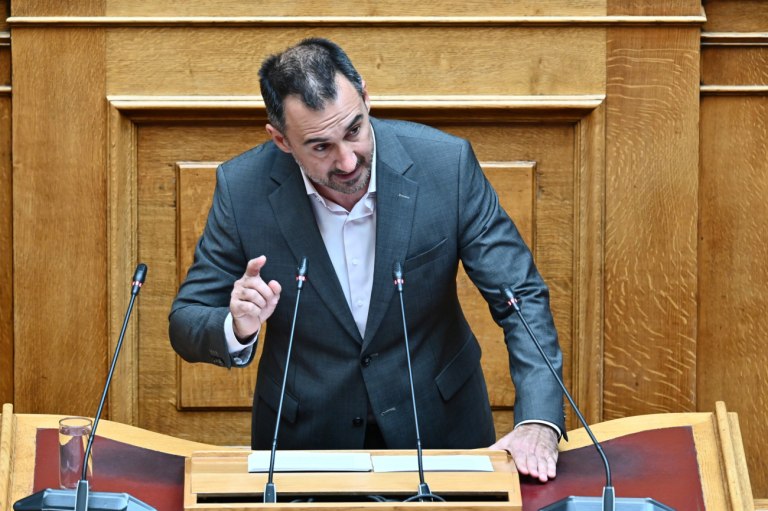 Χαρίτσης για εργασιακό: «Δώρο από τους προνομιούχους υπουργούς στους εργοδότες της κερδοσκοπίας» 