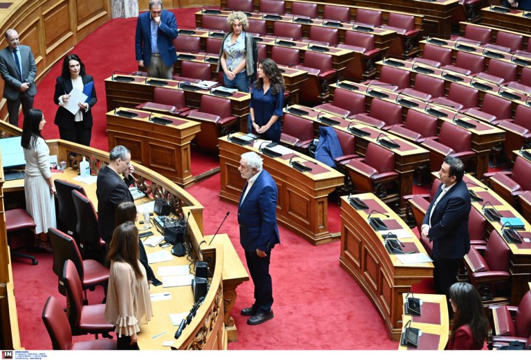 Βουλή: Ορκίστηκε βουλευτής ο Θοδωρής Δρίτσας – Πήρε την έδρα του Τσίπρα
