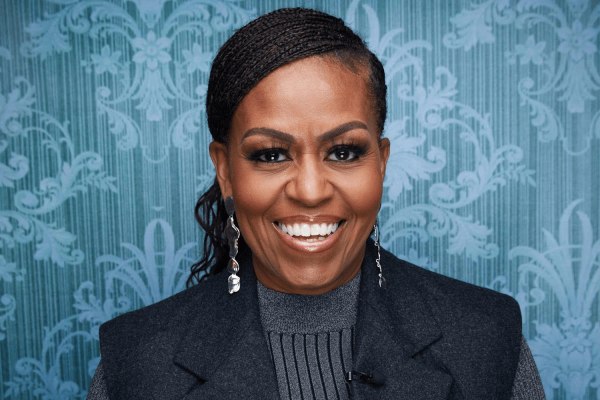 Επιτέλους ελεύθερη! Η 61χρονη Μισέλ Ομπάμα για το στιλ, τις τρίχες, τους υποκριτές και το φόβο ως τακτική