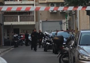 Ένας νεκρός και ένας τραυματίας εντοπίστηκαν σε διαμέρισμα στον Άγιο Παντελεήμονα