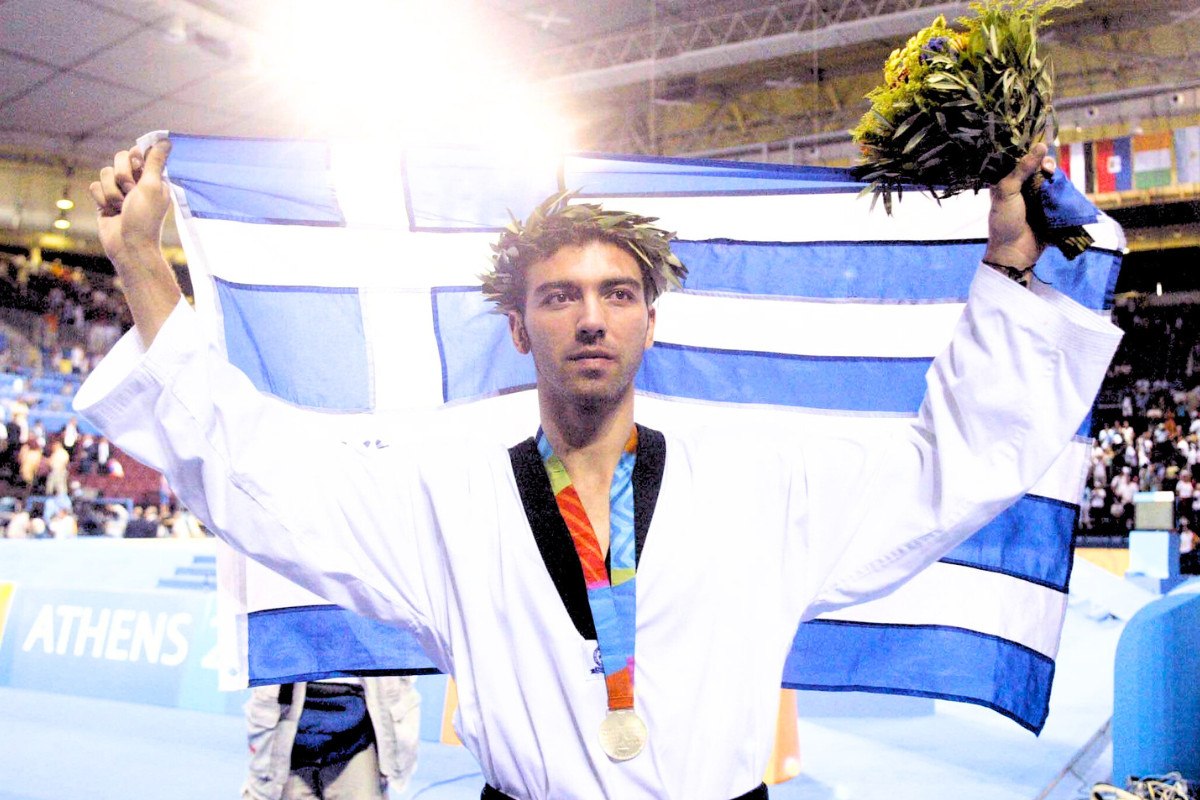 Αλέξανδρος Νικολαΐδης: «Σαν σήμερα πέταξες στο φως» – Η Δώρα Τσαμπάζη συγκινεί