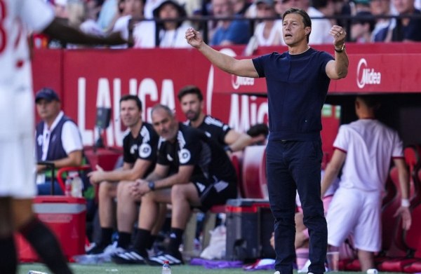 Ο Αλμέιδα «ντόπαρε» τους παίκτες της Σεβίλλης με τρομερή ομιλία πριν την «τεσσάρα» στη Μπαρτσελόνα (vid)