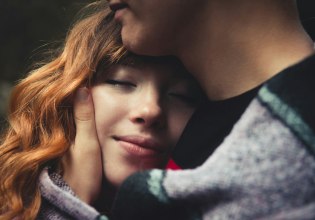 Σχέσεις: Πως αντιδράει ο εγκέφαλος όταν ο άλλος σου κάνει «κλικ»;