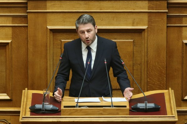 ΠΑΣΟΚ: Εύθραυστες ισορροπίες στο εσωτερικό, τα μηνύματα Ανδρουλάκη στους διαφωνούντες και το «νέο Ελσίνκι»