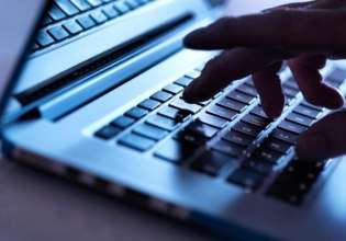 Εκρηξη στις ψηφιακές απάτες – Τα στοιχεία από την ΕΛ.ΑΣ.